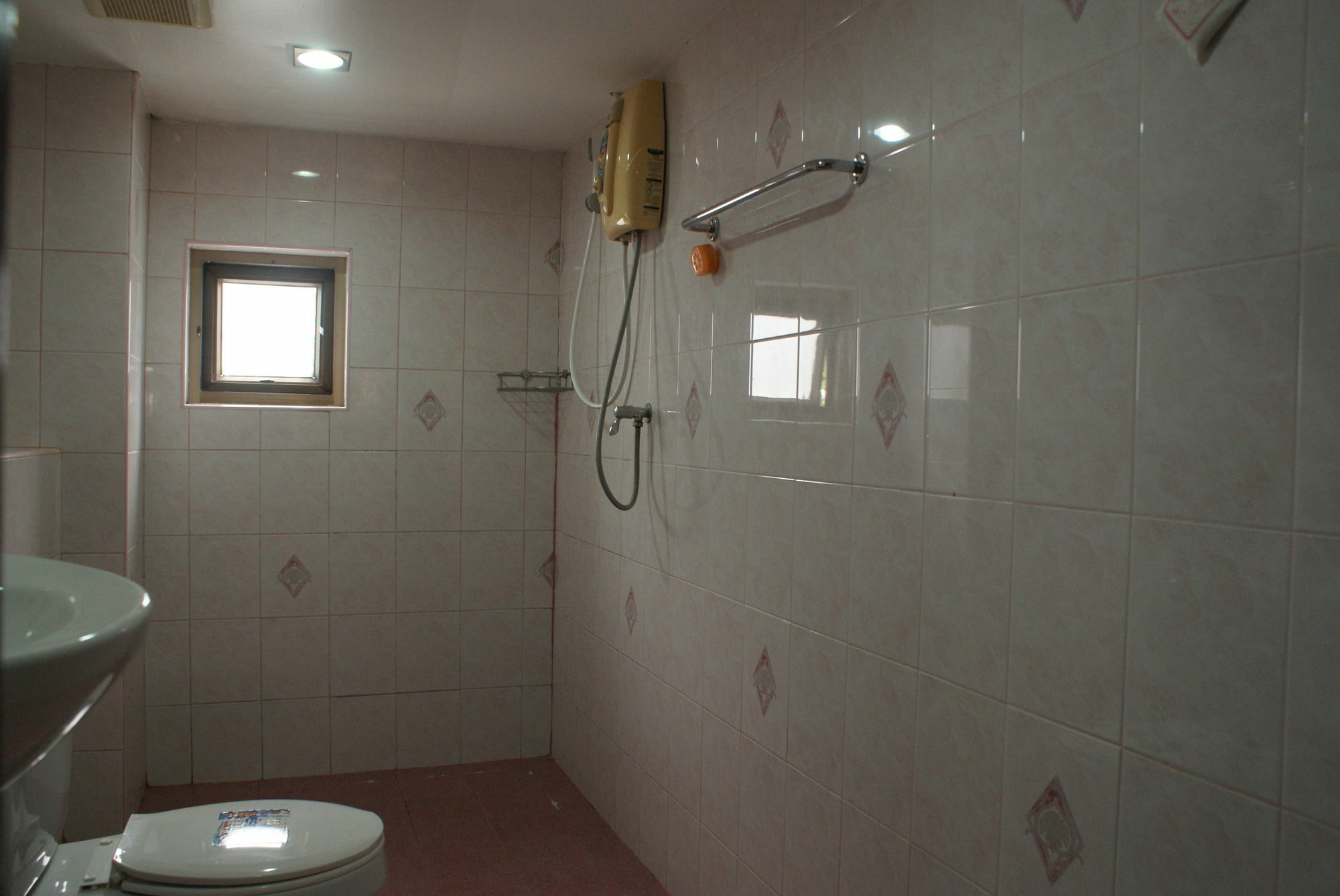 New International Guest House Patong Exterior photo